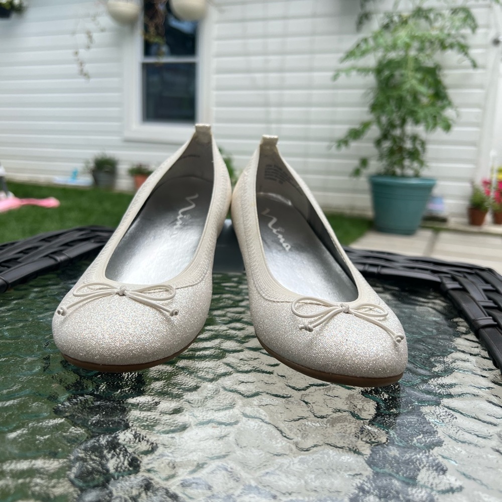 Girls metallic silver/white Nina dress shoes,  size 3 1/2